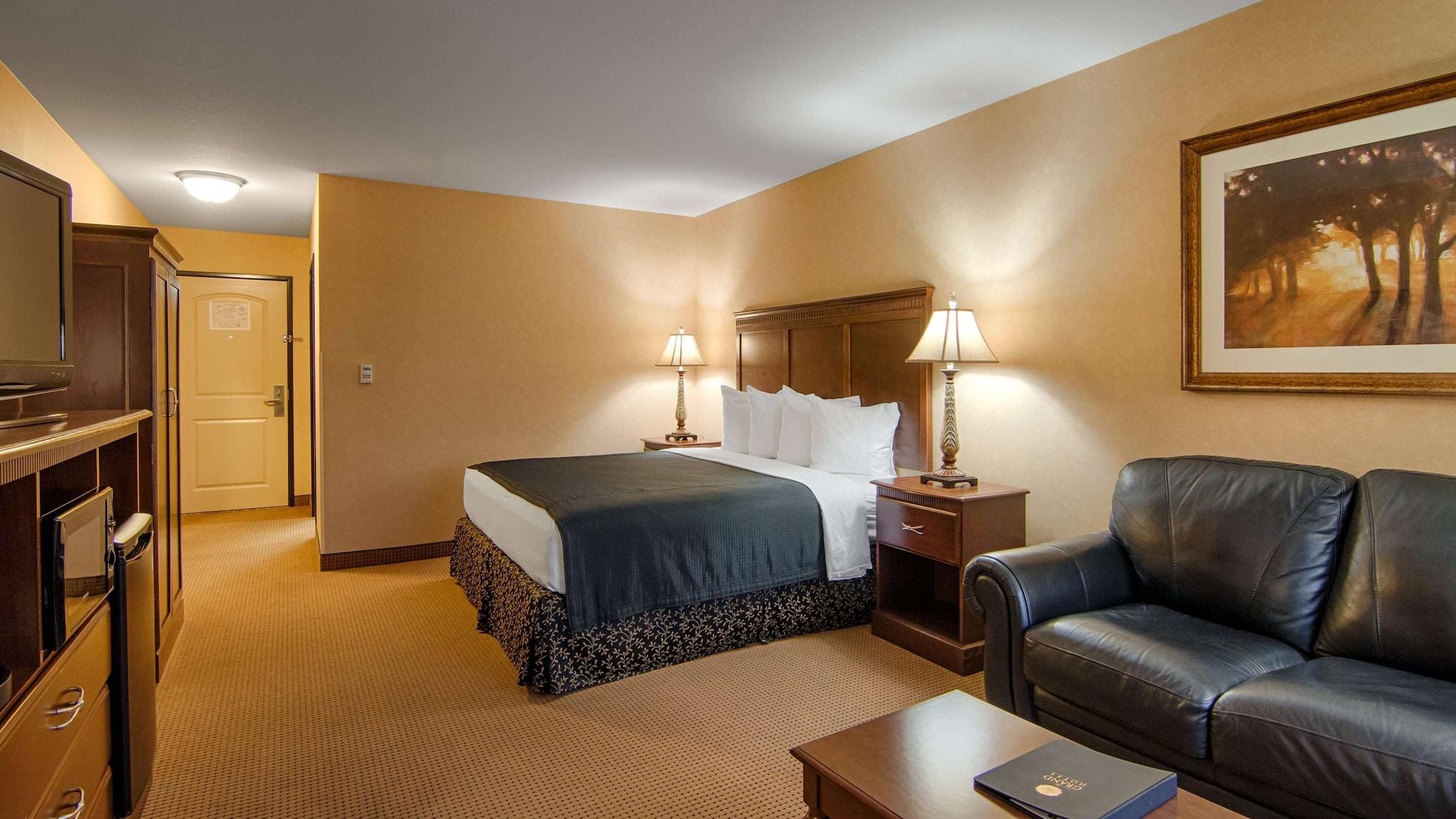 Grand Hotel At Bridgeport Tigard Exterior photo