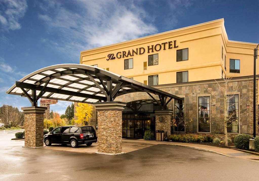 Grand Hotel At Bridgeport Tigard Exterior photo