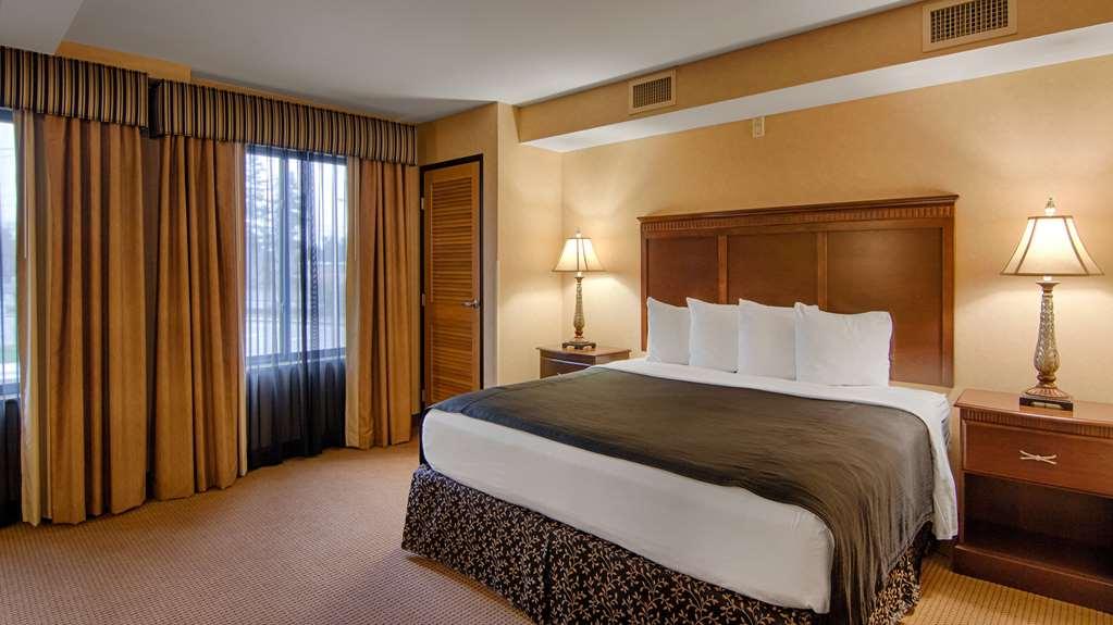 Grand Hotel At Bridgeport Tigard Room photo