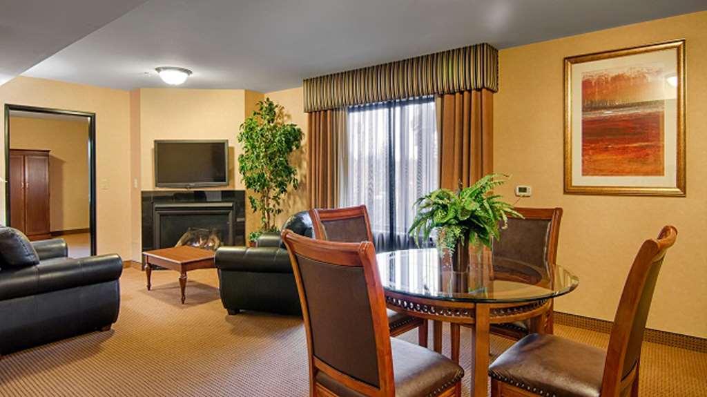 Grand Hotel At Bridgeport Tigard Room photo