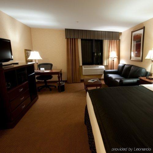 Grand Hotel At Bridgeport Tigard Room photo